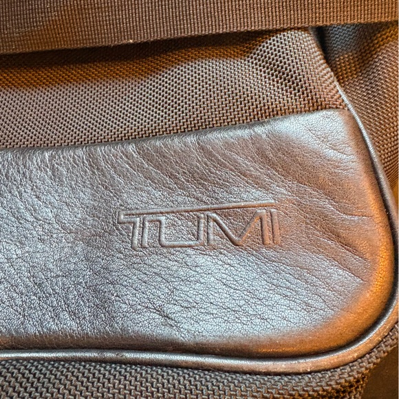 TUMI Black Leather Travel Bag - Picture 6 of 8